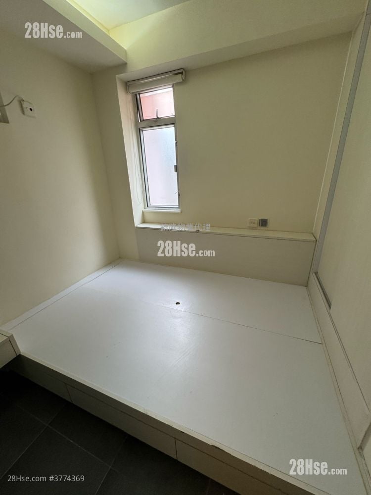 Full Wing Building Sell 2 Bedrooms , 1 Bathroom 258 ft²