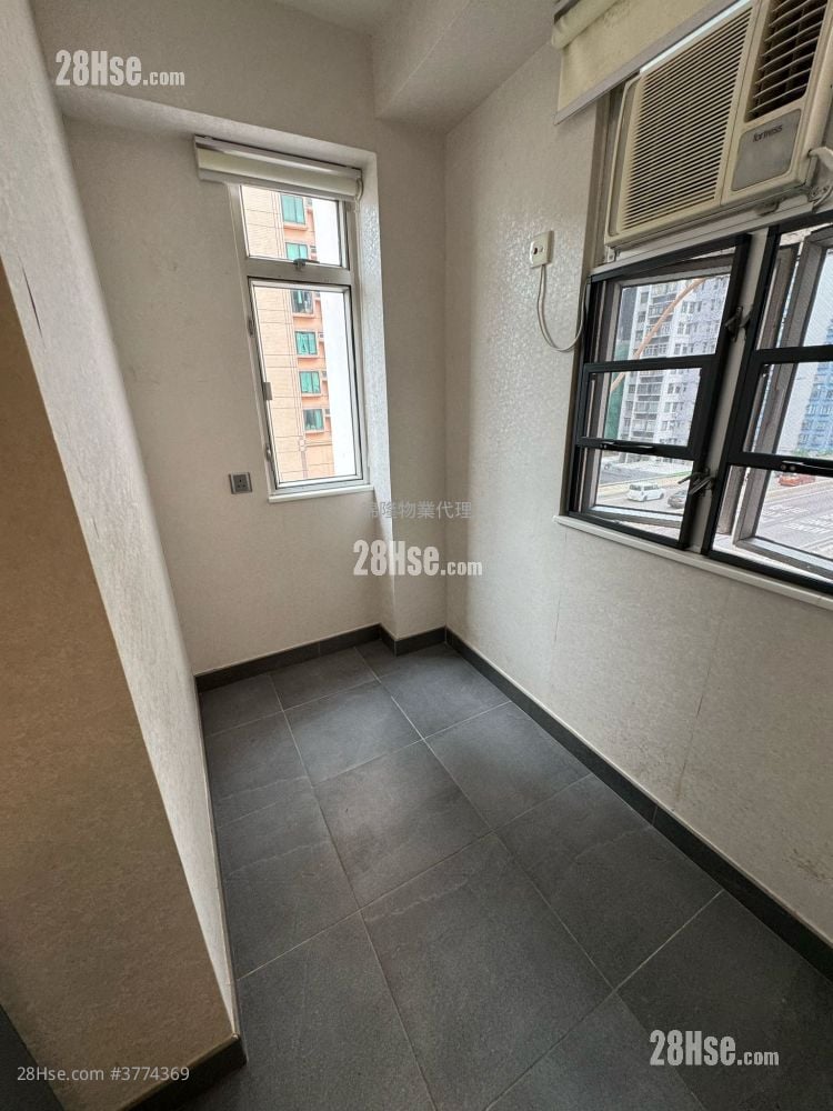 Full Wing Building Sell 2 Bedrooms , 1 Bathroom 258 ft²