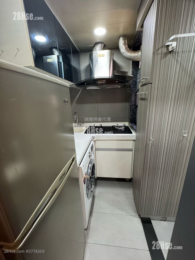 Full Wing Building Sell 2 Bedrooms , 1 Bathroom 258 ft²