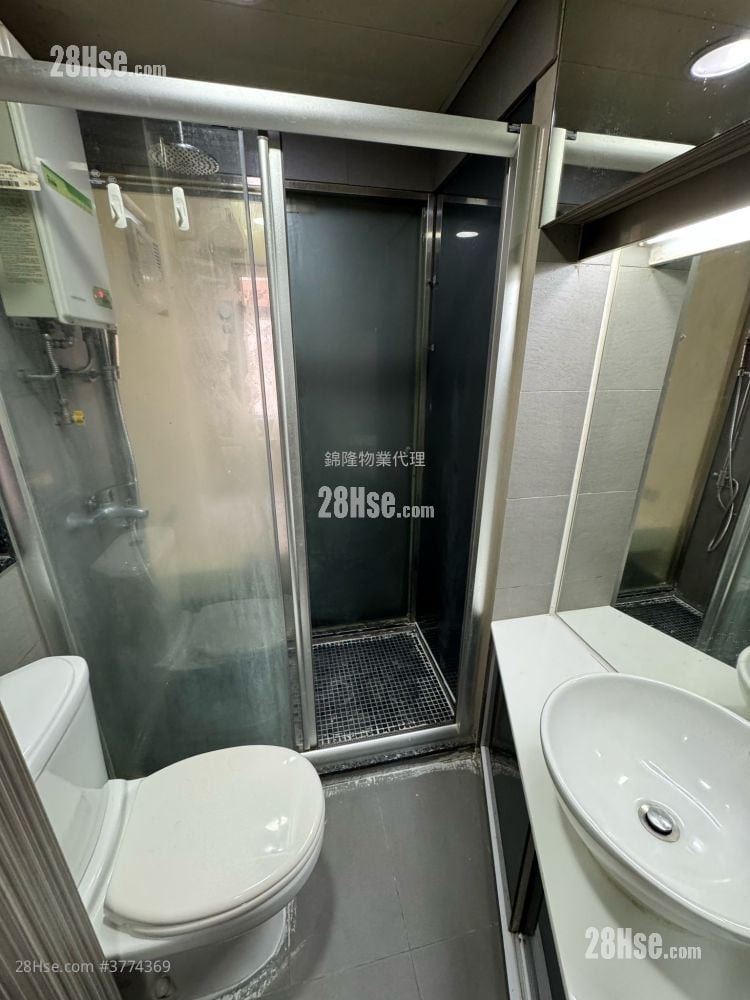 Full Wing Building Sell 2 Bedrooms , 1 Bathroom 258 ft²