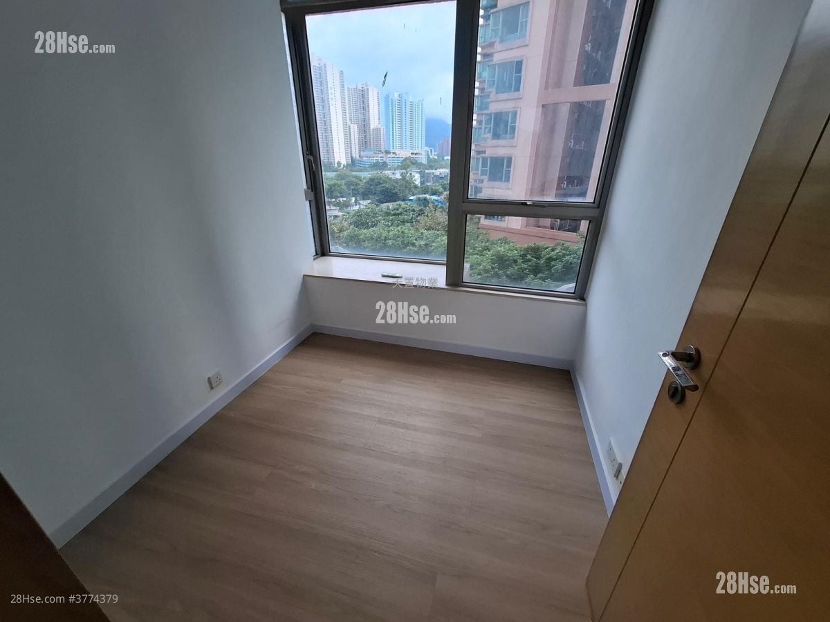 Greenview Sell 4 Bedrooms , 2 Bathrooms 872 ft²