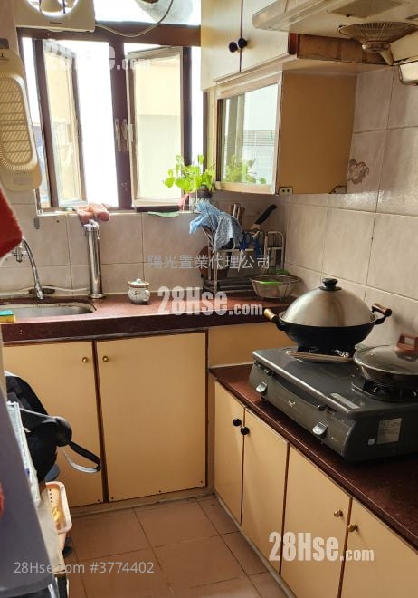 Wing Yue Yuen Building Sell 640 ft²