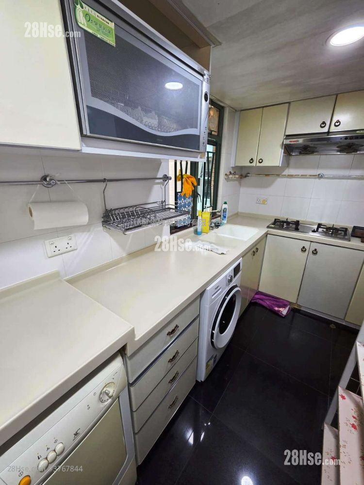 Majestic Park Rental 3 Bedrooms , 2 Bathrooms 800 ft²