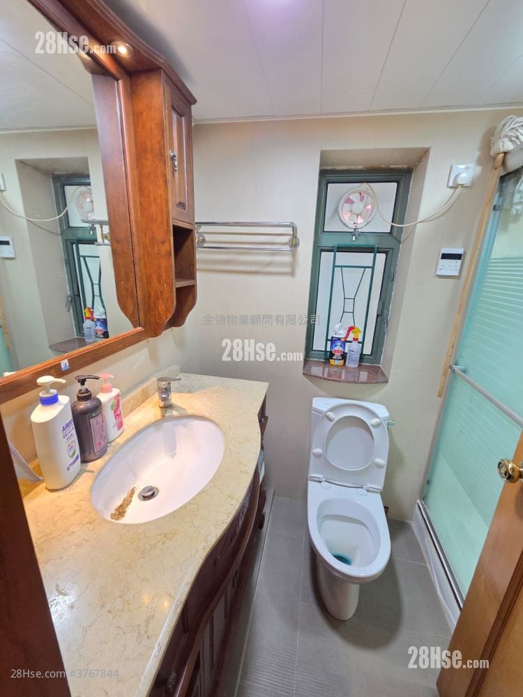 Majestic Park Rental 3 Bedrooms , 2 Bathrooms 800 ft²