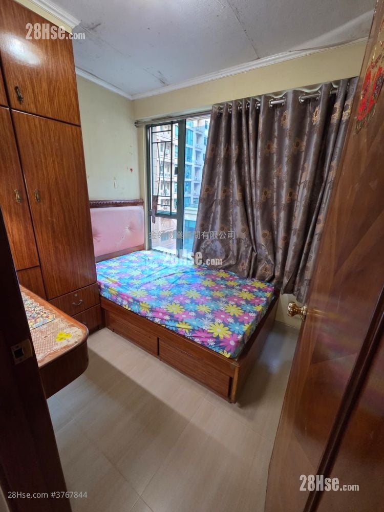 Majestic Park Rental 3 Bedrooms , 2 Bathrooms 800 ft²