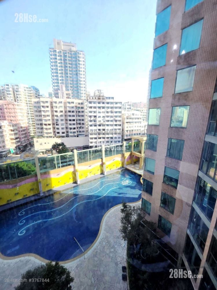 Majestic Park Rental 3 Bedrooms , 2 Bathrooms 800 ft²