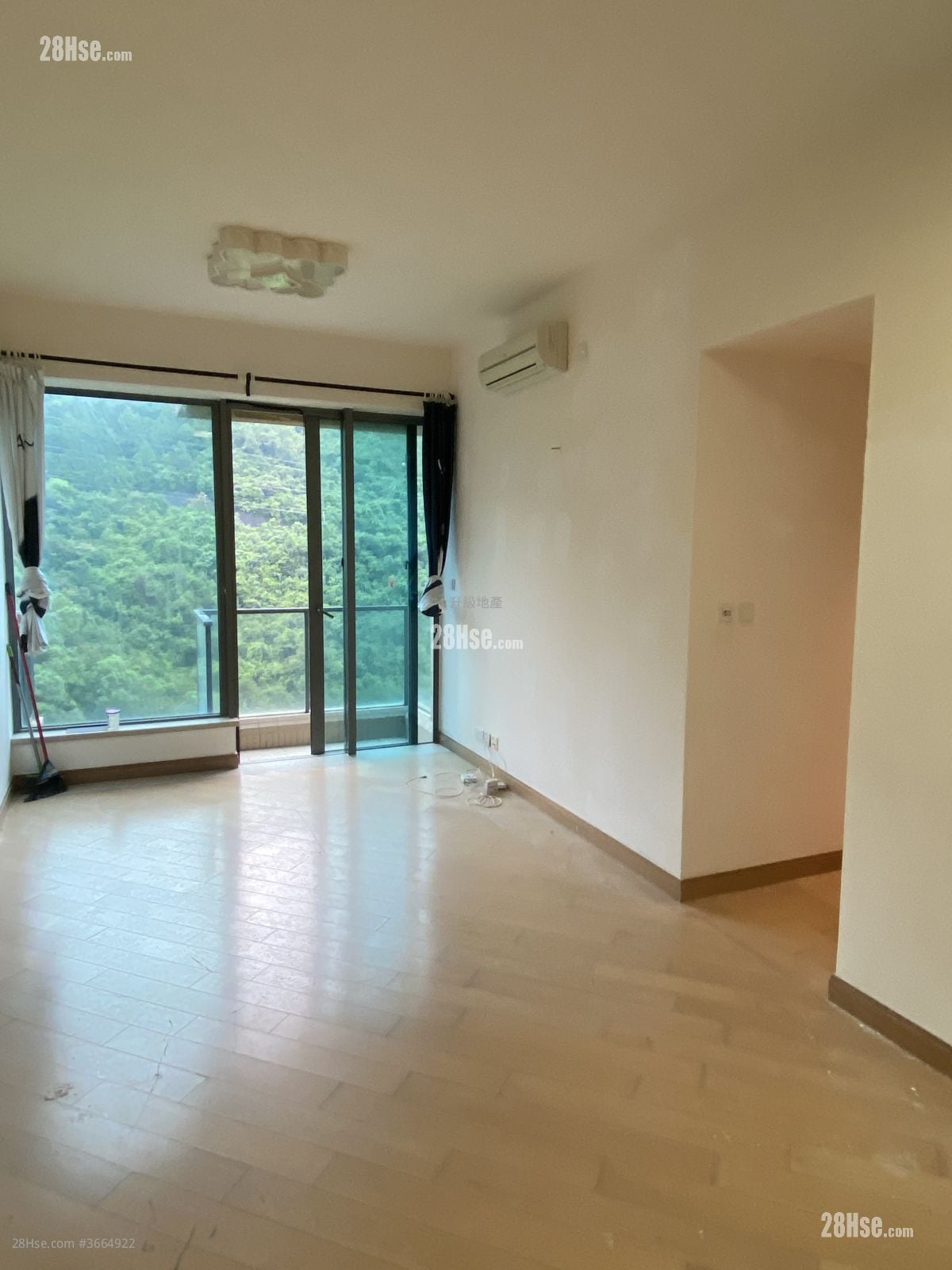 厅: 峻弦 售盘 3 房 , 2 浴室 735 平方尺