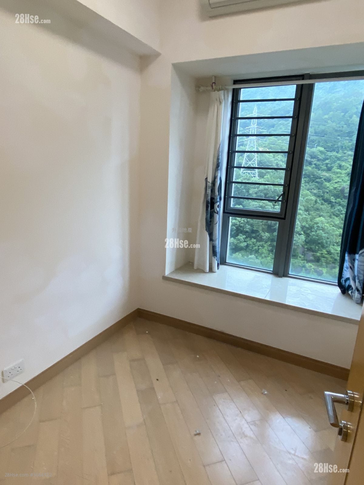 睡房 1: 峻弦 售盘 3 房 , 2 浴室 735 平方尺