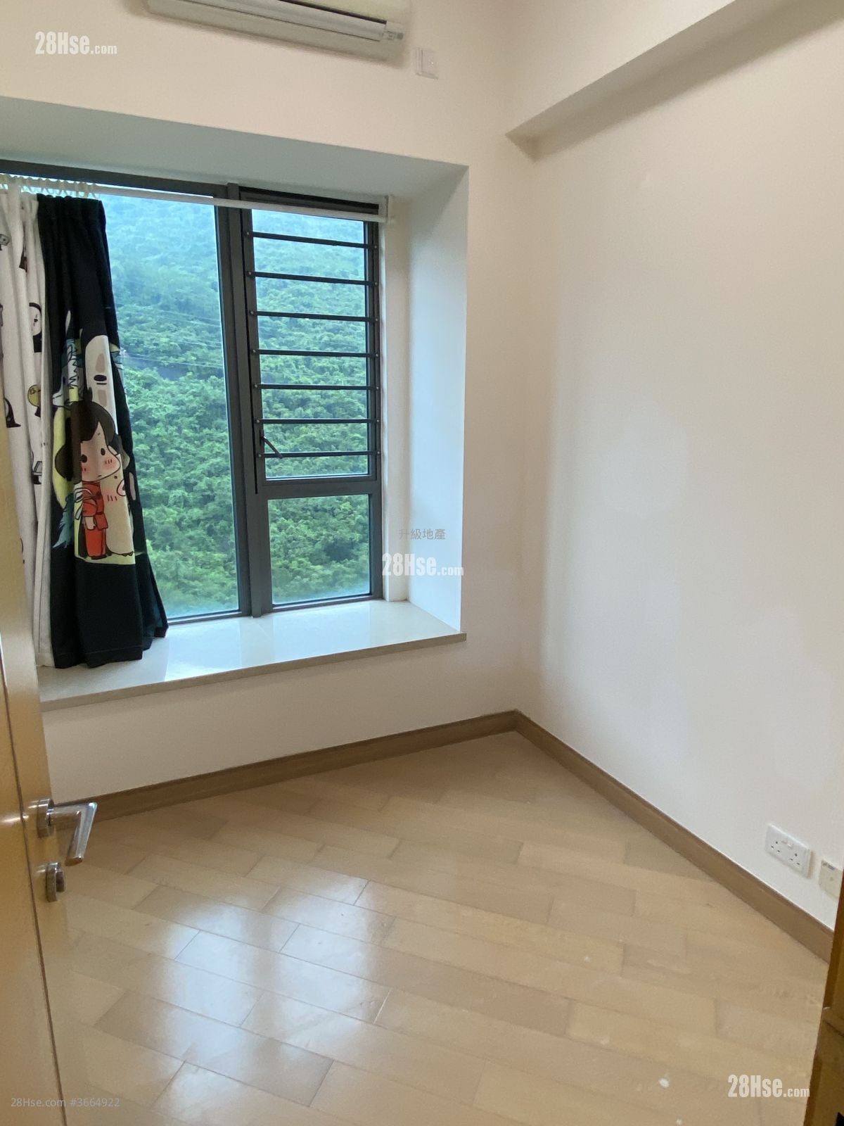 睡房 2: 峻弦 售盘 3 房 , 2 浴室 735 平方尺