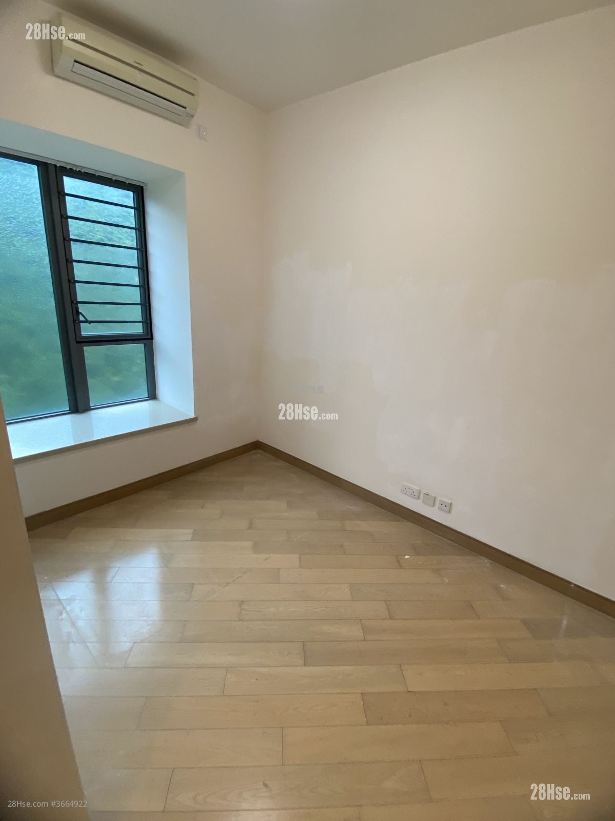 主人房: 峻弦 售盘 3 房 , 2 浴室 735 平方尺