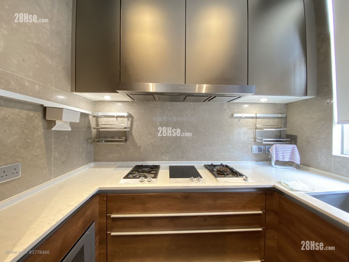 Hampstead Sell 4 Bedrooms , 3 Bathrooms 2,374 ft²