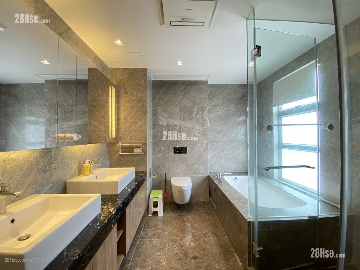 Hampstead Sell 4 Bedrooms , 3 Bathrooms 2,374 ft²