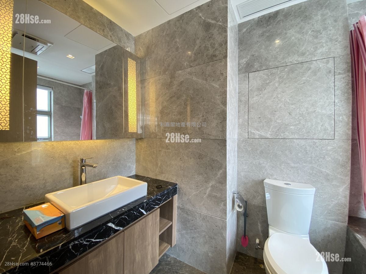 Hampstead Sell 4 Bedrooms , 3 Bathrooms 2,374 ft²