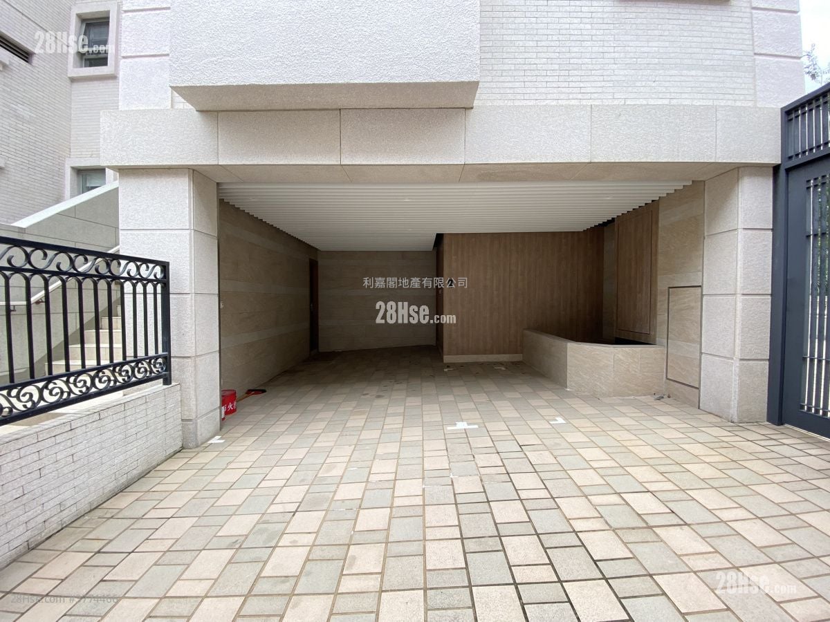 Hampstead Sell 4 Bedrooms , 3 Bathrooms 2,374 ft²