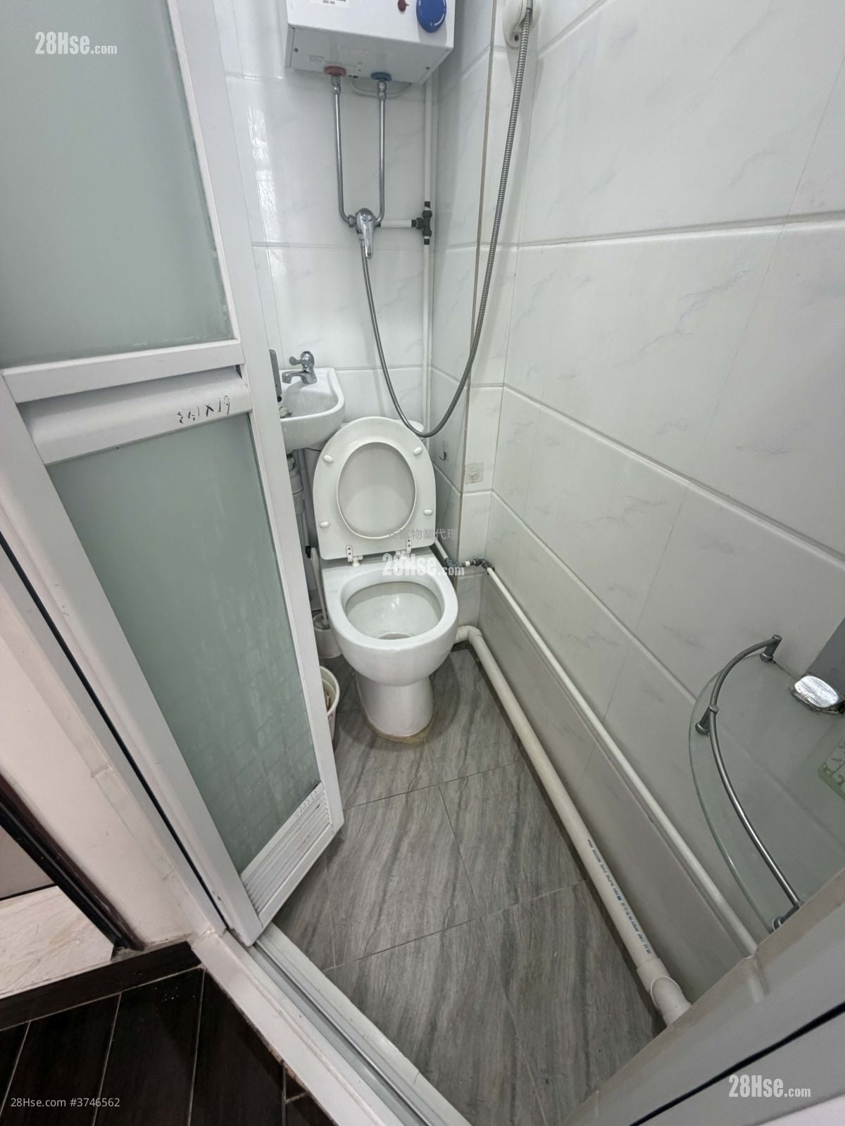 唐楼 租盘 100 平方尺