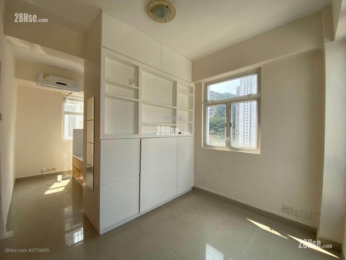 Lee Ga Building Sell 1 Bedroom , 1 Bathroom 300 ft²