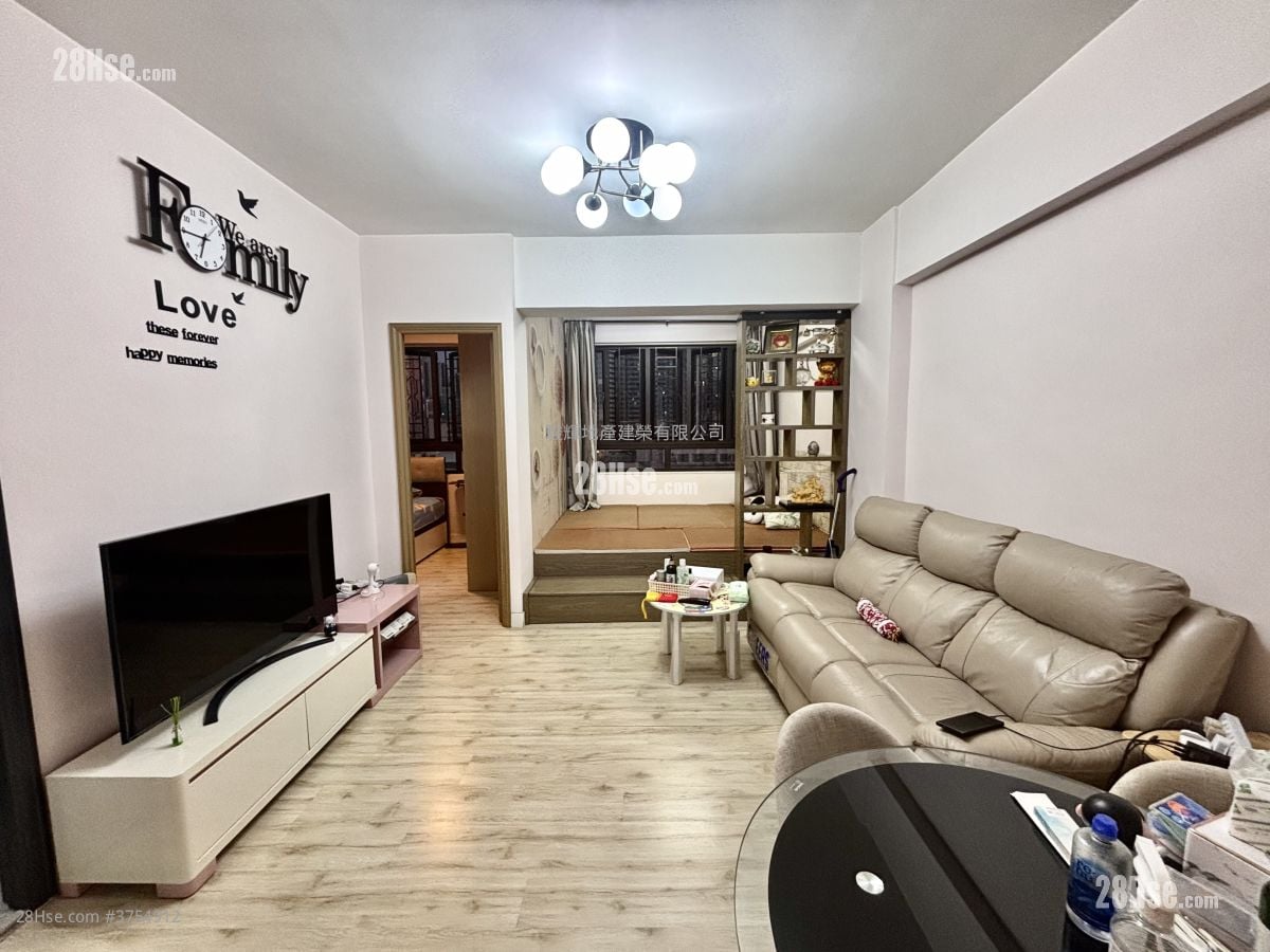 Kam Tong Building Sell 3 Bedrooms , 2 Bathrooms 640 ft²