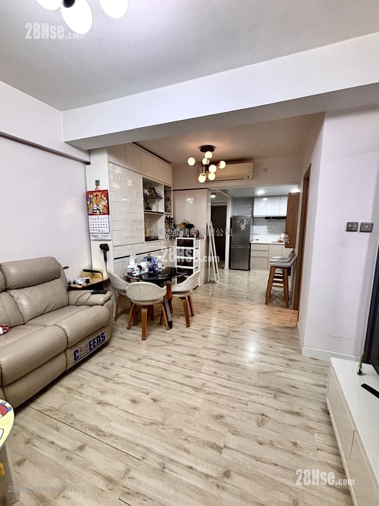 Kam Tong Building Sell 3 Bedrooms , 2 Bathrooms 640 ft²