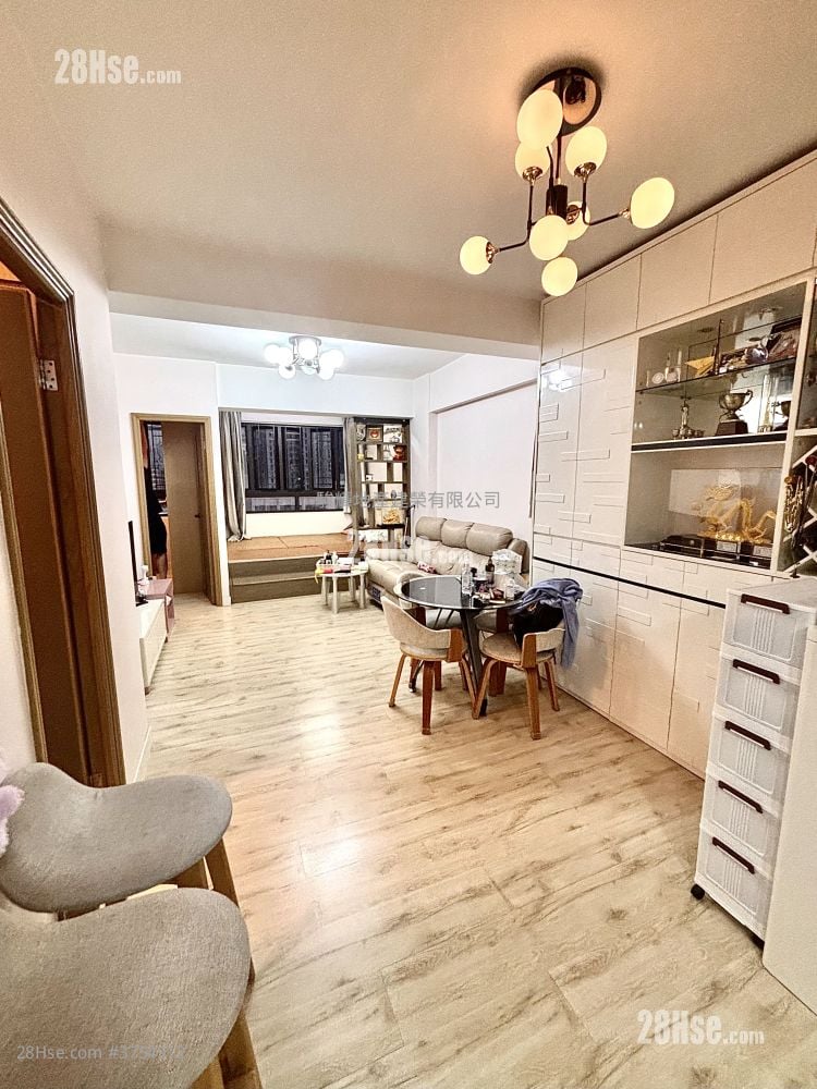 Kam Tong Building Sell 3 Bedrooms , 2 Bathrooms 640 ft²