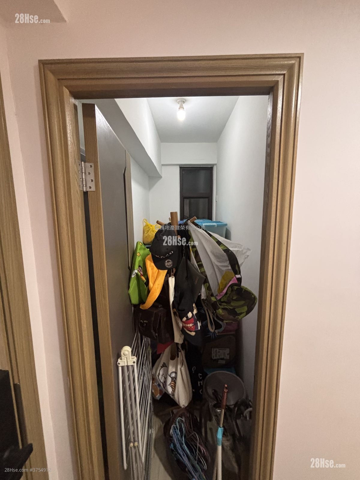 Kam Tong Building Sell 3 Bedrooms , 2 Bathrooms 640 ft²