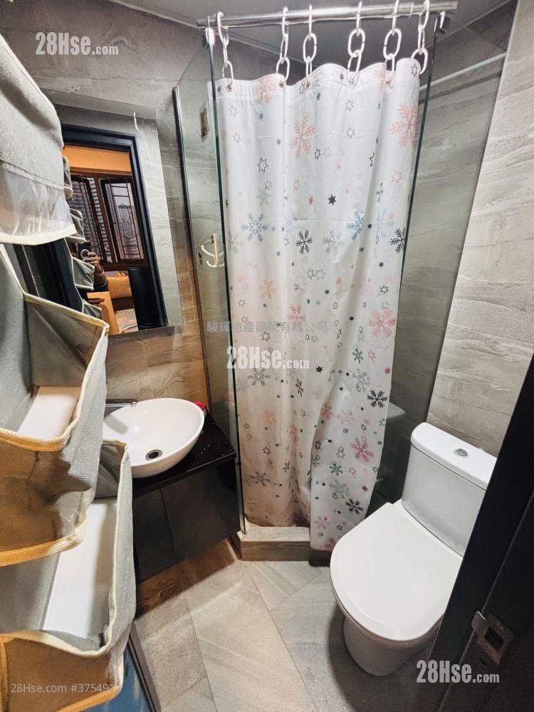 Kam Tong Building Sell 3 Bedrooms , 2 Bathrooms 640 ft²