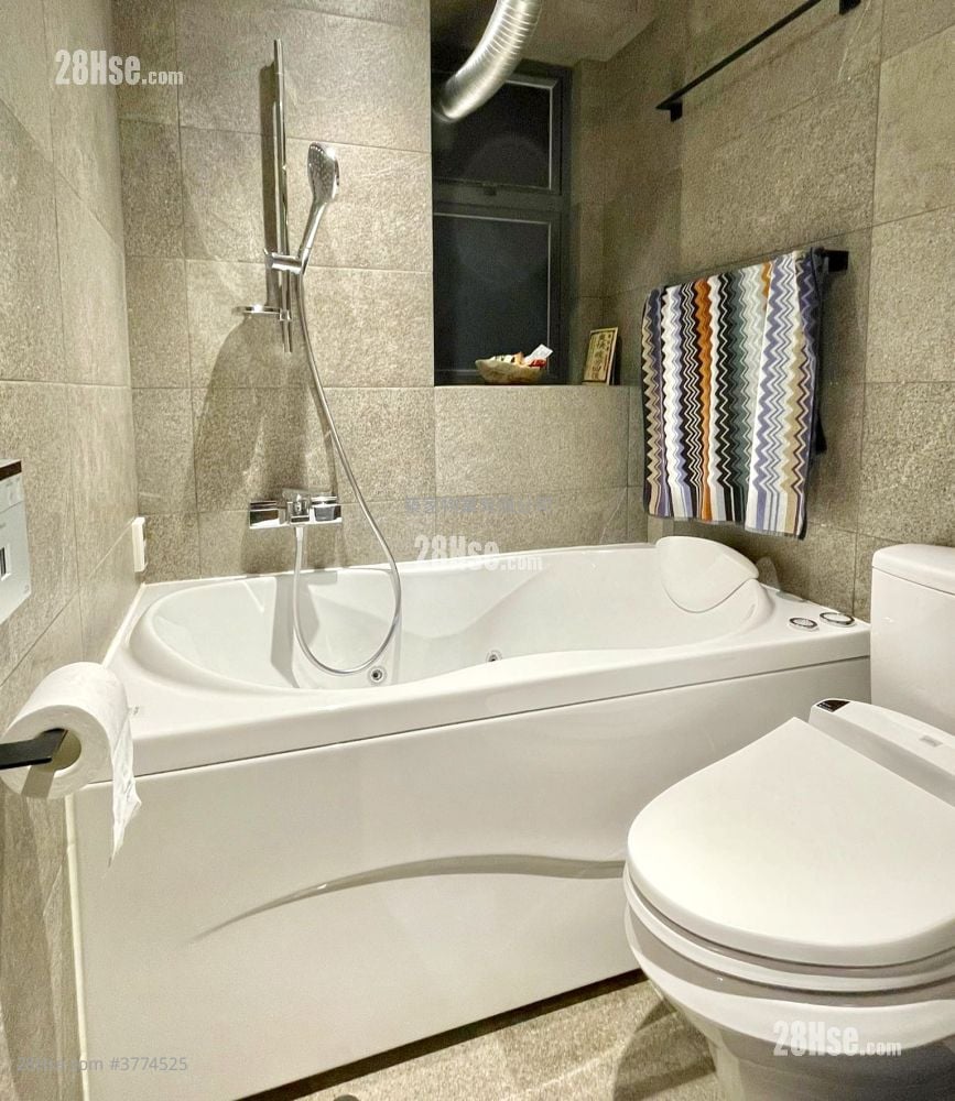 Winsome Park Sell 3 Bedrooms , 2 Bathrooms 803 ft²