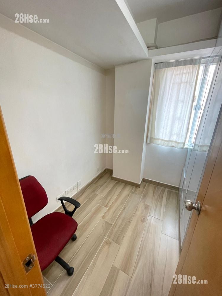 Sang On Building Rental 2 Bedrooms , 1 Bathroom 309 ft²