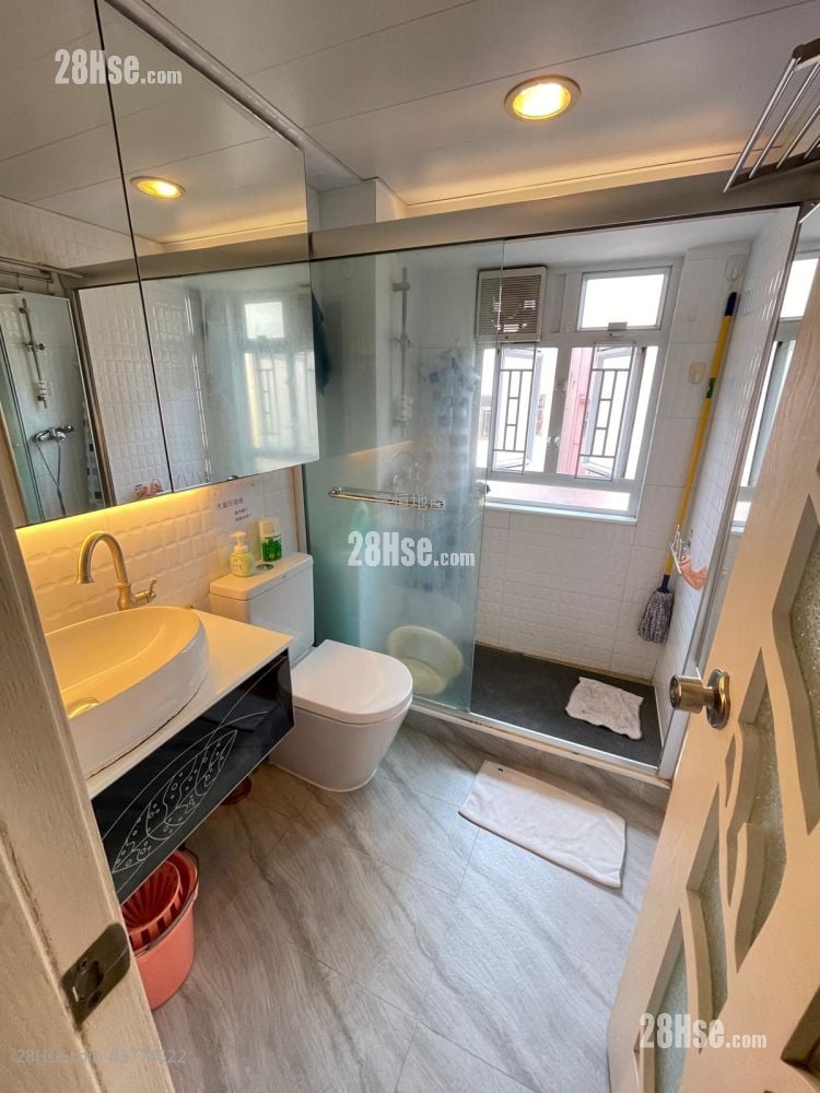 Sang On Building Rental 2 Bedrooms , 1 Bathroom 309 ft²