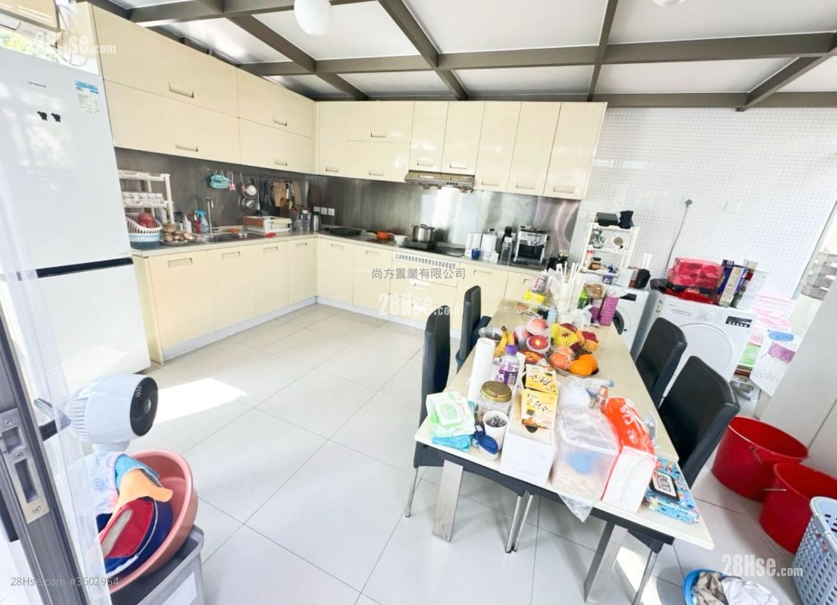 村屋 售盘 4 房 , 5+ 浴室 2,100 平方尺