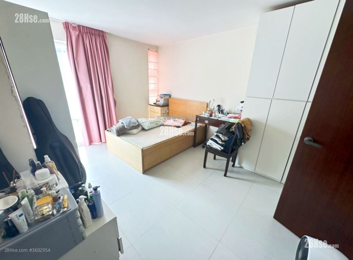 村屋 售盘 4 房 , 5+ 浴室 2,100 平方尺