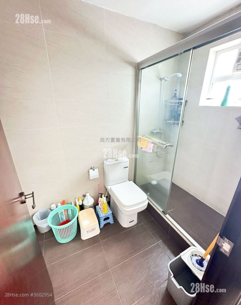 村屋 售盘 4 房 , 5+ 浴室 2,100 平方尺