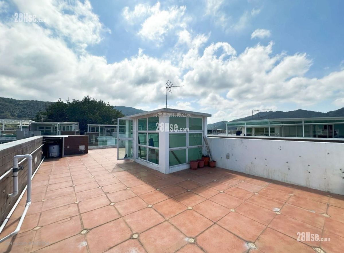 村屋 售盘 4 房 , 5+ 浴室 2,100 平方尺