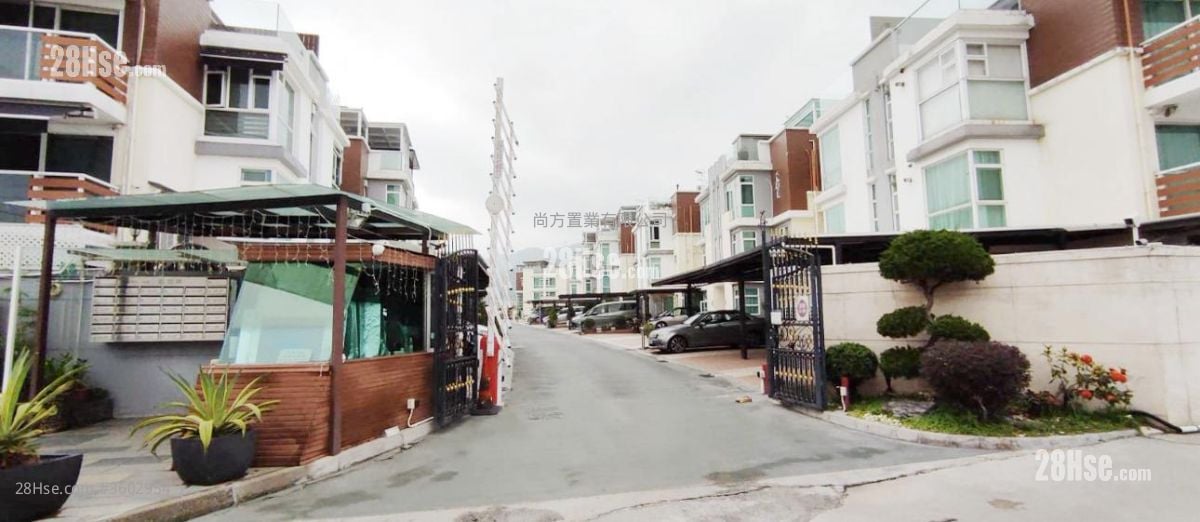 村屋 售盘 4 房 , 5+ 浴室 2,100 平方尺