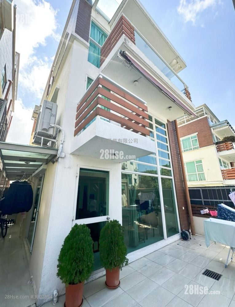 村屋 售盘 4 房 , 5+ 浴室 2,100 平方尺