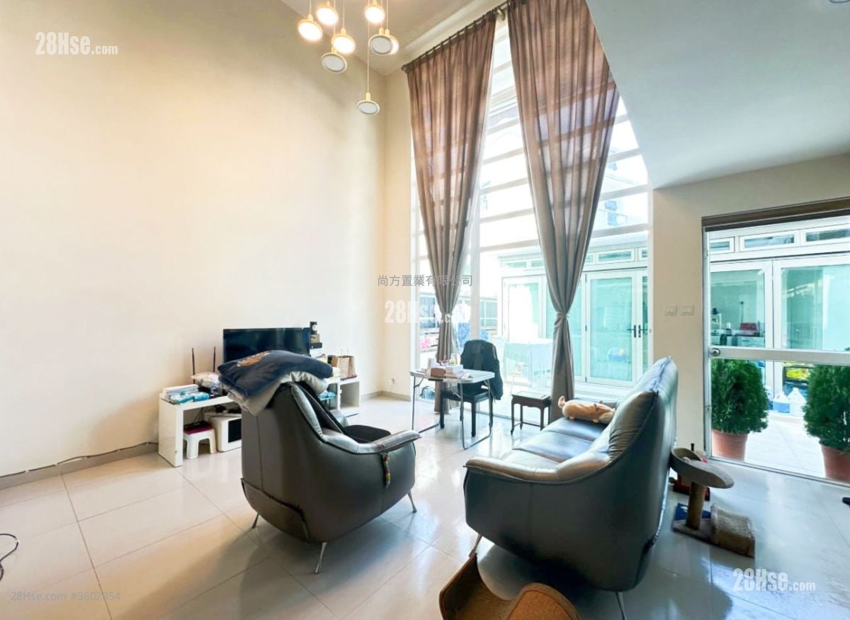 村屋 售盘 4 房 , 5+ 浴室 2,100 平方尺