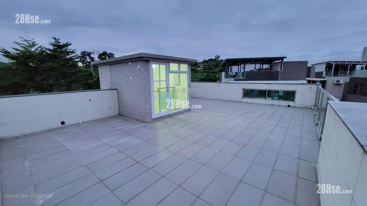 Village Sell 5+ Bedrooms , 5+ Bathrooms 2,100 ft²