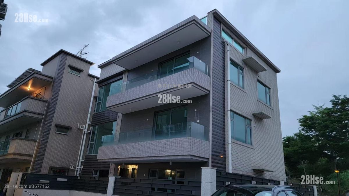 Village Sell 5+ Bedrooms , 5+ Bathrooms 2,100 ft²