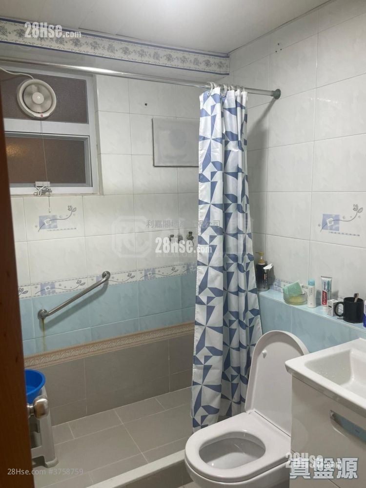 Mount Parker Lodge Sell 3 Bedrooms , 2 Bathrooms 872 ft²