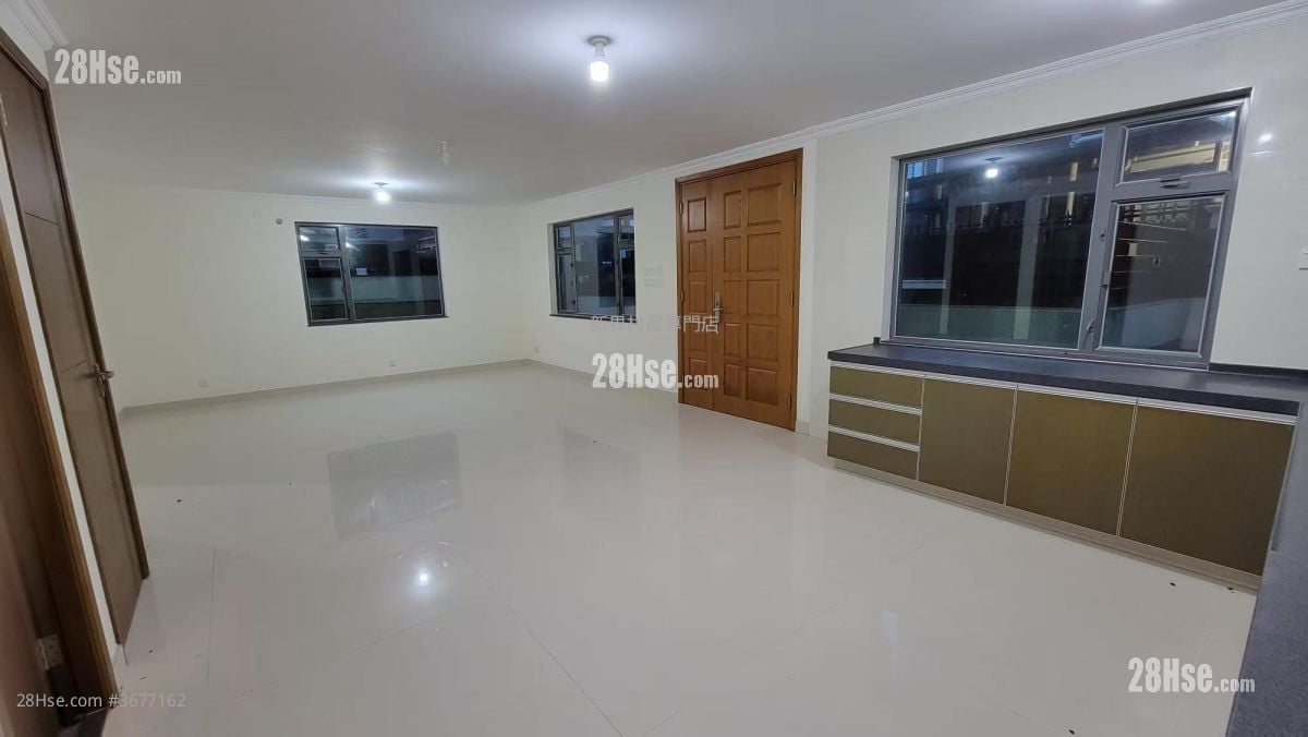 Village Sell 5+ Bedrooms , 5+ Bathrooms 2,100 ft²