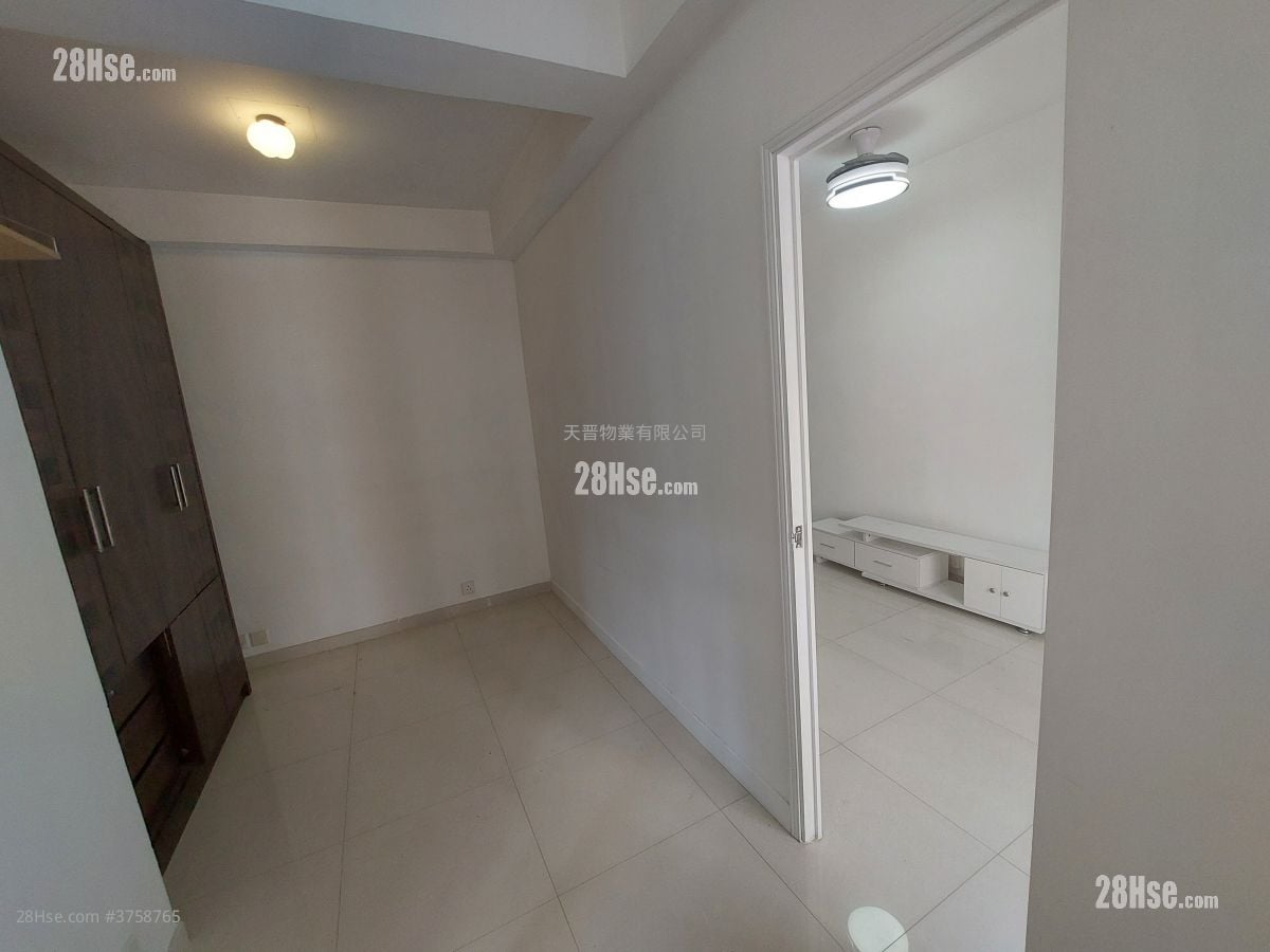 Tak Yue Mansion Sell 1 Bedroom , 1 Bathroom 315 ft²