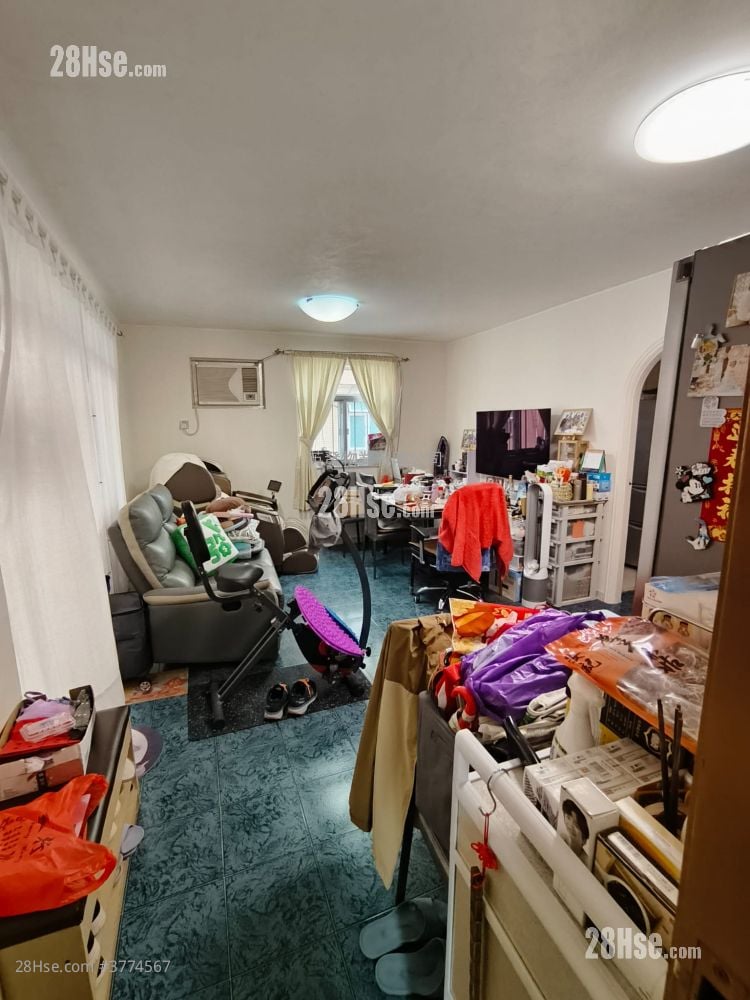 Man Wa Garden Sell 3 Bedrooms 700 ft²