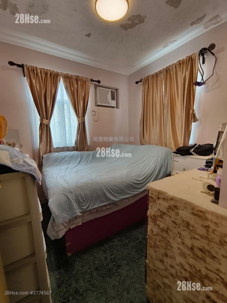 Man Wa Garden Sell 3 Bedrooms 700 ft²