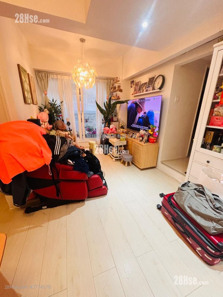 Kui Shing Building Sell 3 Bedrooms , 1 Bathroom 352 ft²