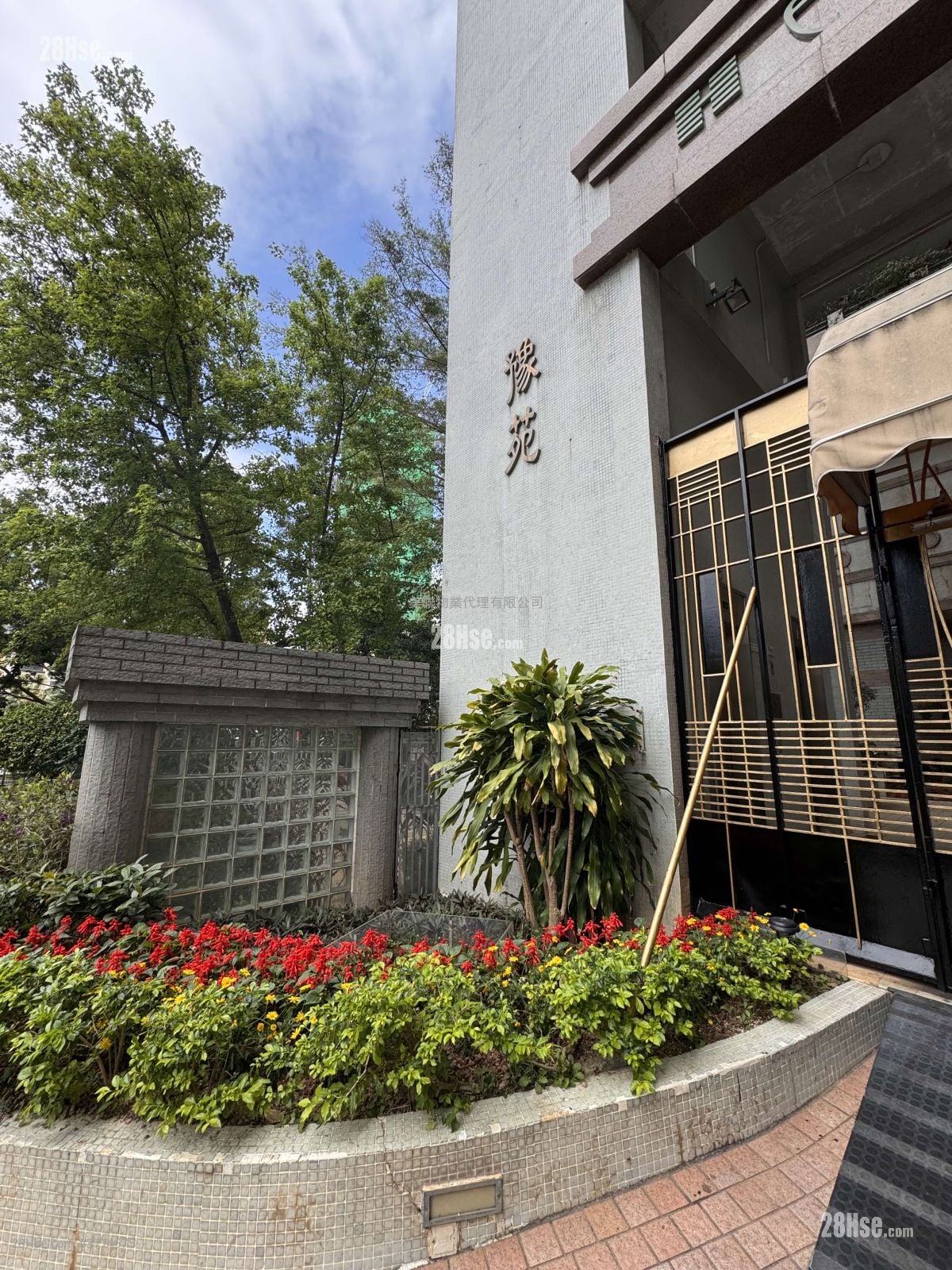 Euston Court Sell 3 Bedrooms , 2 Bathrooms 790 ft²