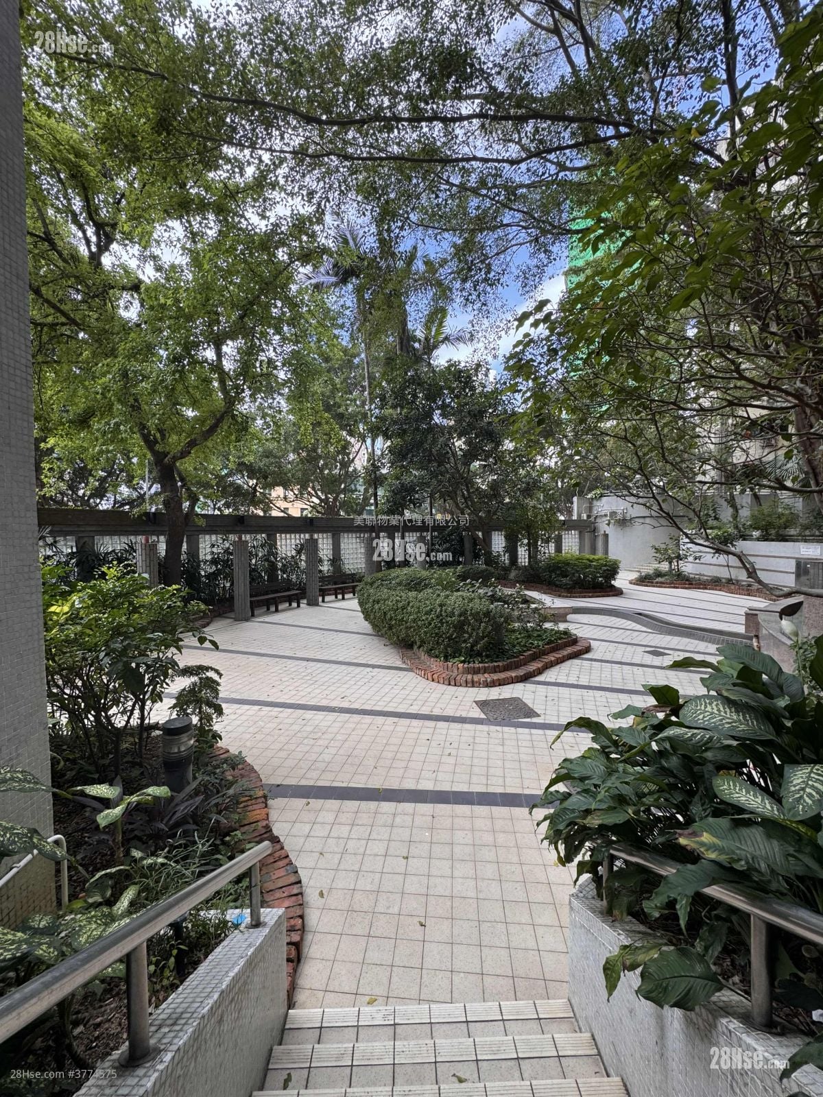 Euston Court Sell 3 Bedrooms , 2 Bathrooms 790 ft²