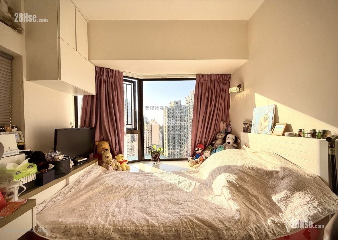 Euston Court Sell 3 Bedrooms , 2 Bathrooms 790 ft²