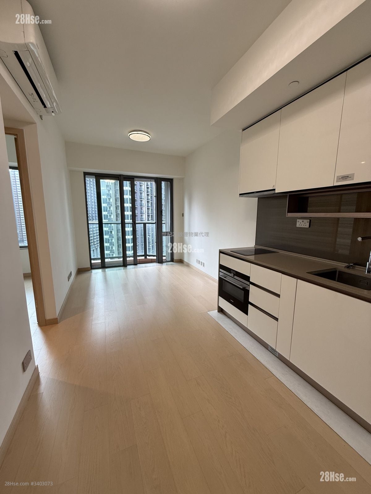 K. Summit Sell 2 Bedrooms , 1 Bathroom 466 ft²