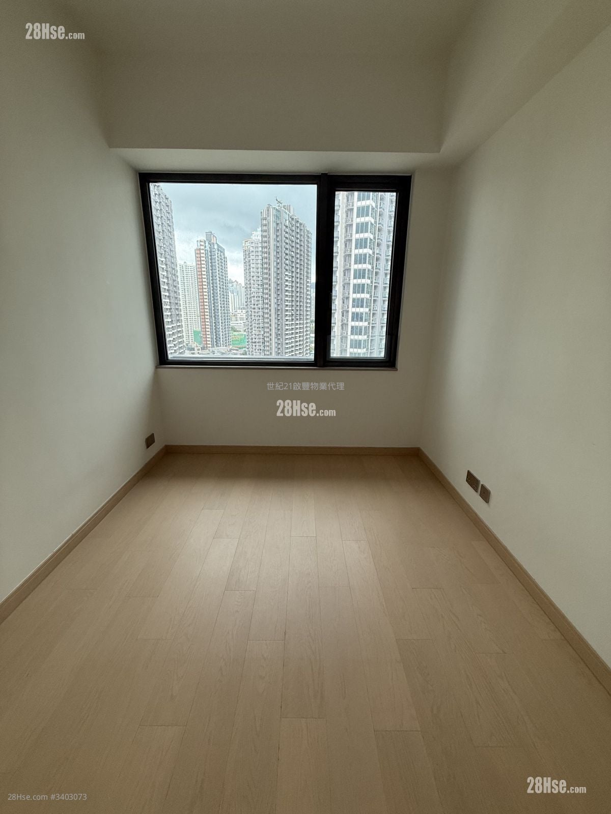 K. Summit Sell 2 Bedrooms , 1 Bathroom 466 ft²