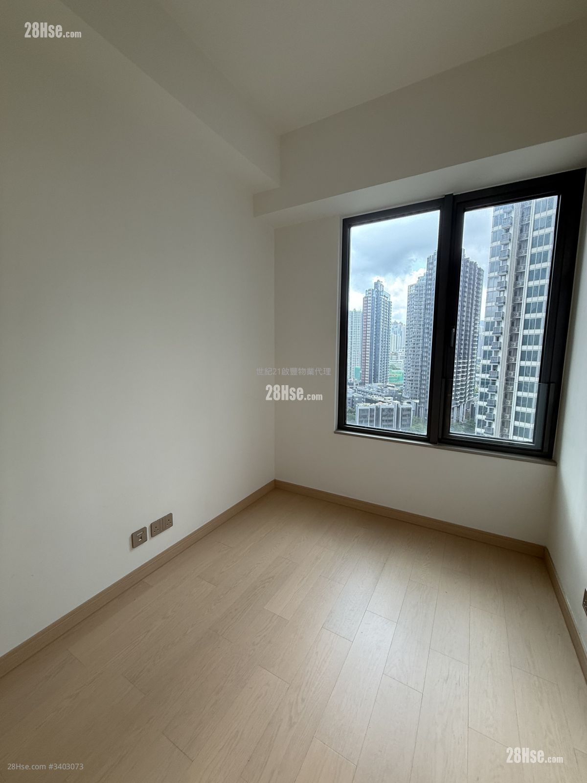 K. Summit Sell 2 Bedrooms , 1 Bathroom 466 ft²