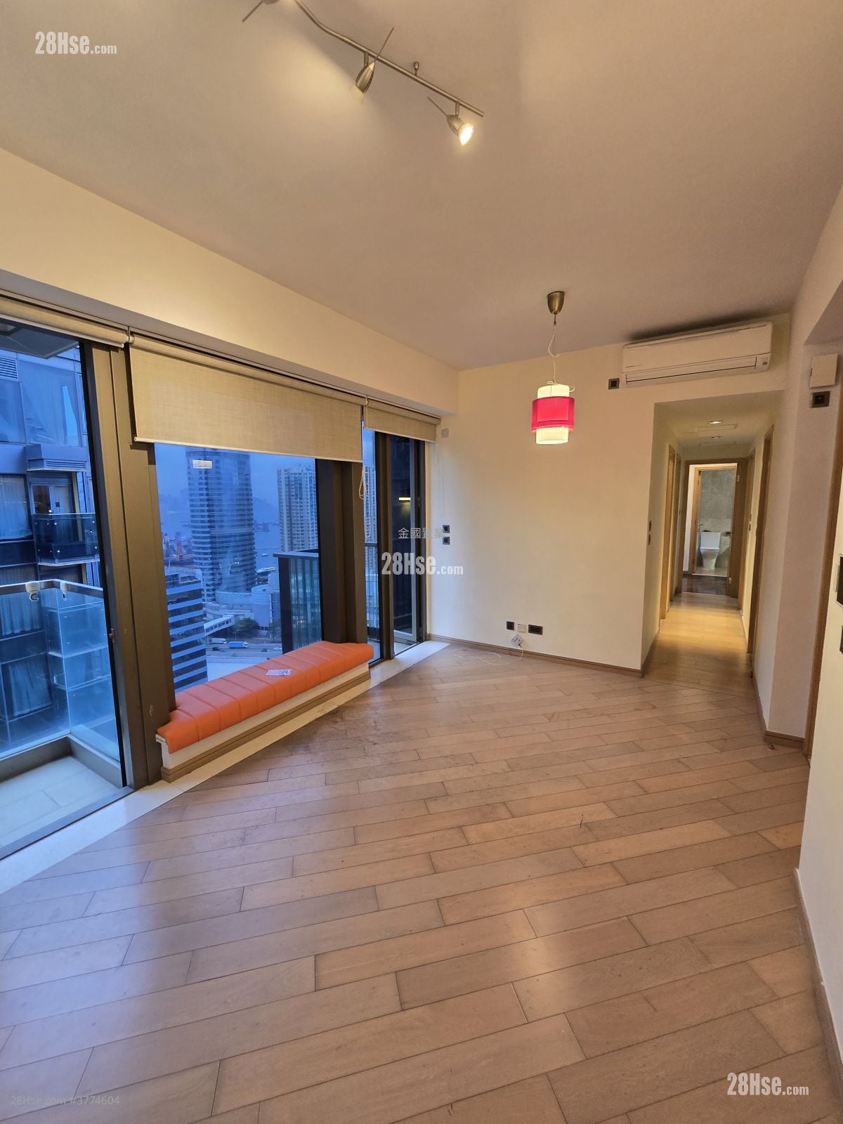 奥城西岸 售盘 4 房 , 3 浴室 716 平方尺